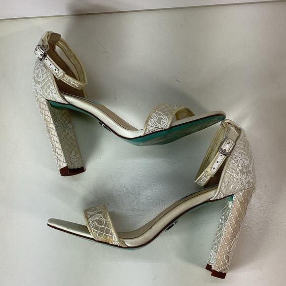 Betsey Johnson Cream Lace Heels - Picture 8 of 11